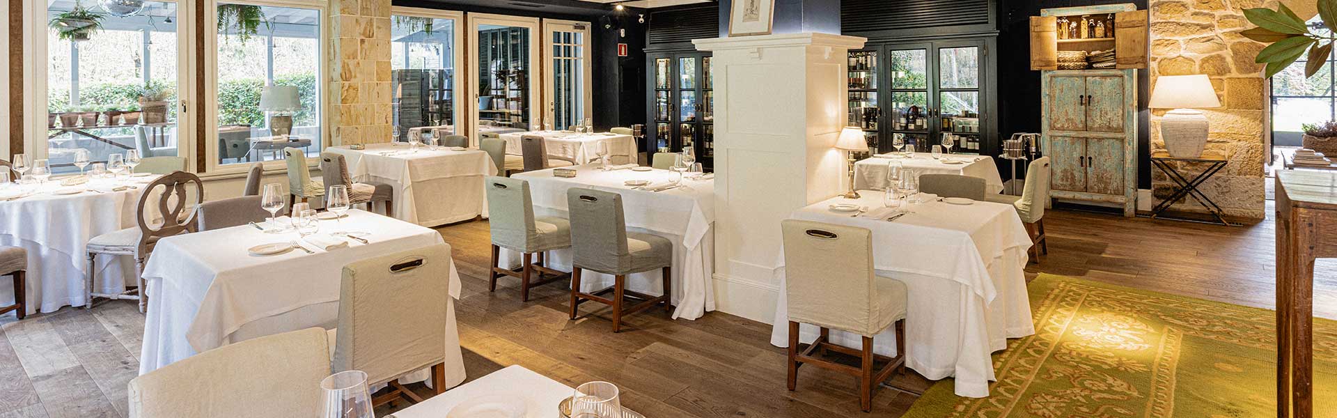 outdoor-indoor-dining-areas