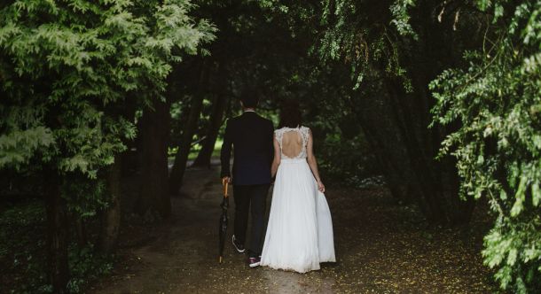 bride-groom-restaruant-garden